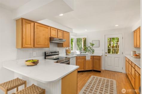8980 Bay Street NE Bainbridge Island WA 98110