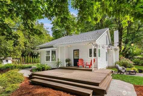 8980 Bay Street NE Bainbridge Island WA 98110