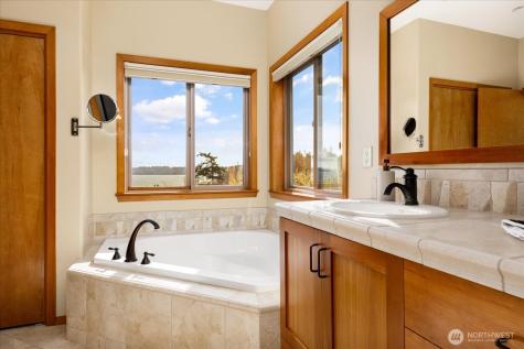 650 Skymeadow Drive Coupeville WA 98239