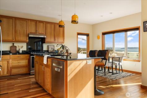 650 Skymeadow Drive Coupeville WA 98239