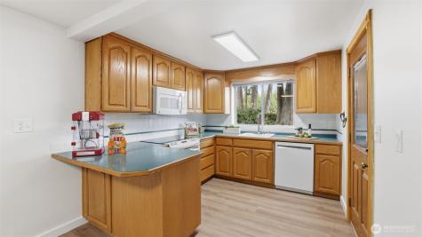 31430 W Lake Morton Drive SE Kent WA 98042