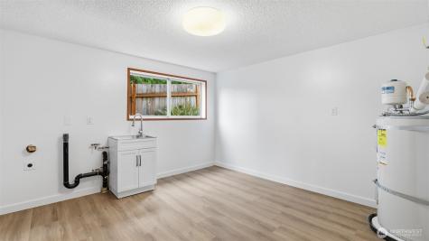 31430 W Lake Morton Drive SE Kent WA 98042