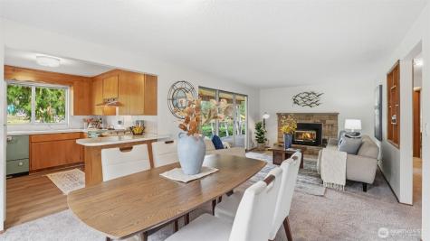 31430 W Lake Morton Drive SE Kent WA 98042