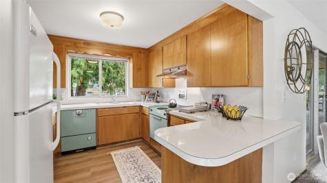 31430 W Lake Morton Drive SE Kent WA 98042