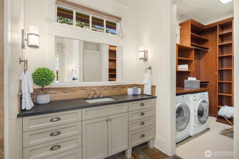 4102 100th Avenue SE Mercer Island WA 98040