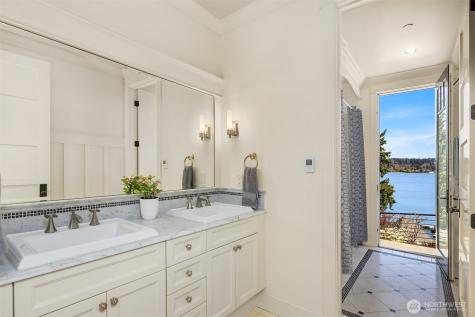 4102 100th Avenue SE Mercer Island WA 98040