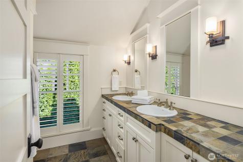 4102 100th Avenue SE Mercer Island WA 98040