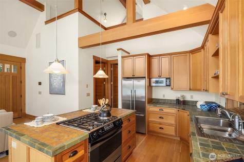 4102 100th Avenue SE Mercer Island WA 98040