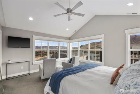 298 Bobcat Lane Chelan WA 98816