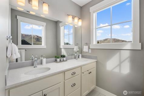 298 Bobcat Lane Chelan WA 98816