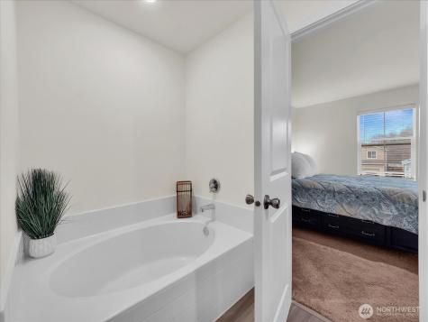 6412 121st Avenue E Puyallup WA 98372