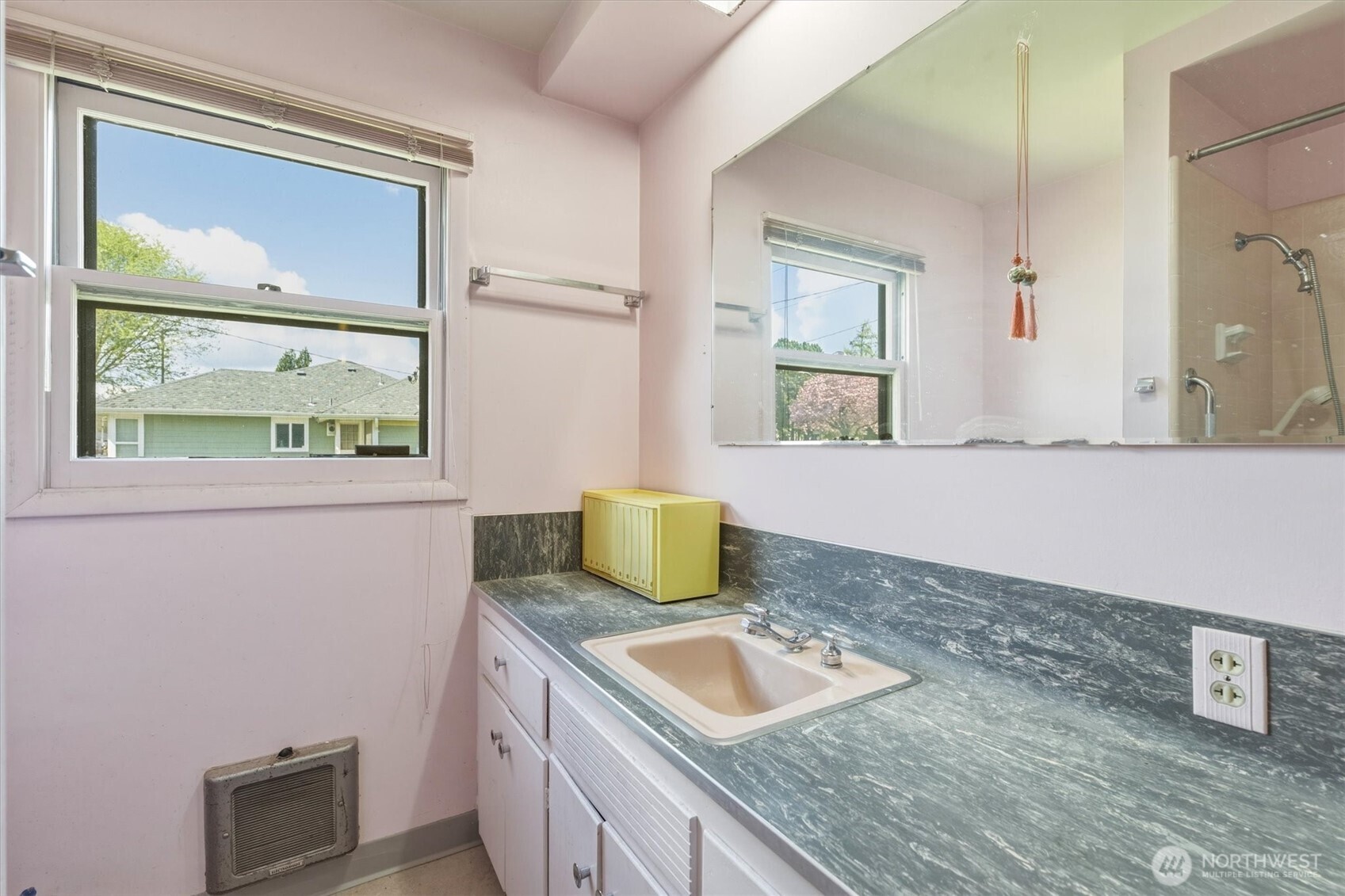 2014 Ocean Beach Highway Longview WA 98632