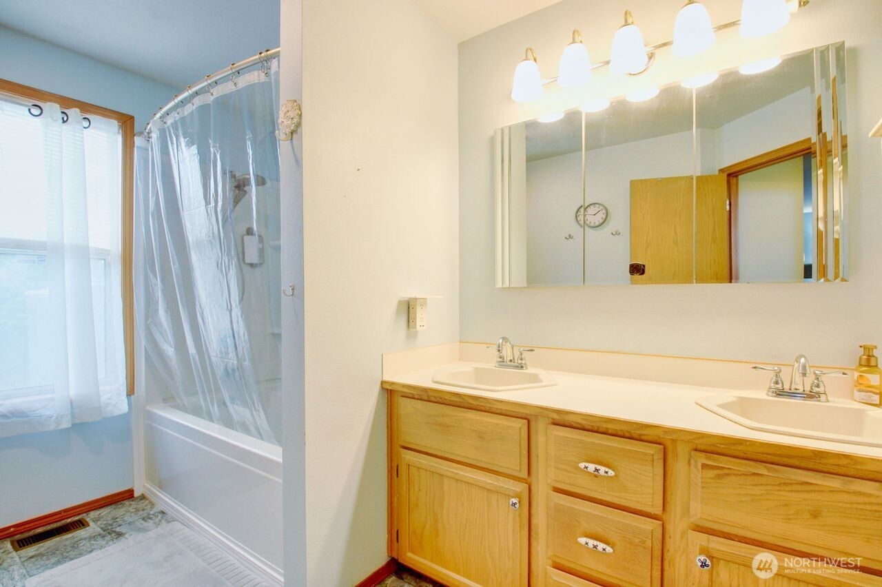 1711 25th H Court Anacortes WA 98221