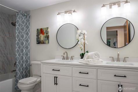 10761 Bill Point Crest NE Bainbridge Island WA 98110