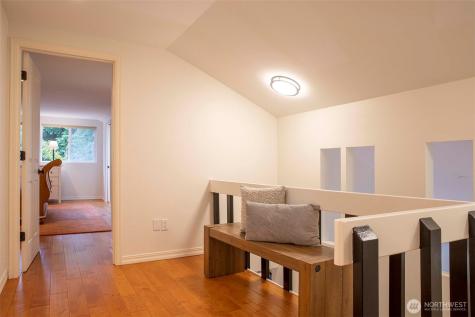 10761 Bill Point Crest NE Bainbridge Island WA 98110