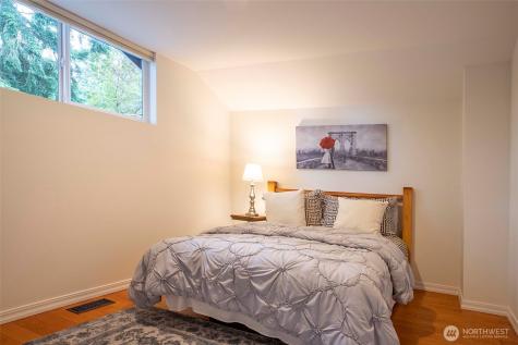 10761 Bill Point Crest NE Bainbridge Island WA 98110