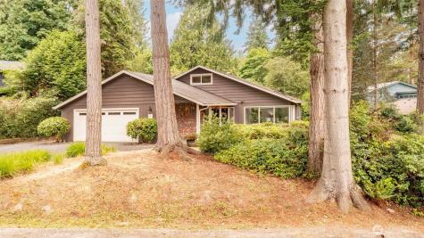 10761 Bill Point Crest NE Bainbridge Island WA 98110