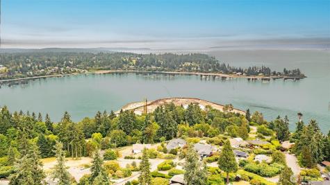 10761 Bill Point Crest NE Bainbridge Island WA 98110