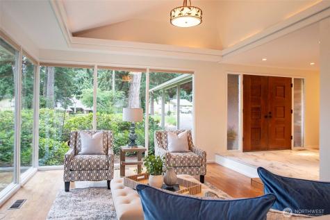 10761 Bill Point Crest NE Bainbridge Island WA 98110