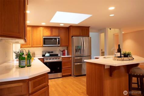 10761 Bill Point Crest NE Bainbridge Island WA 98110