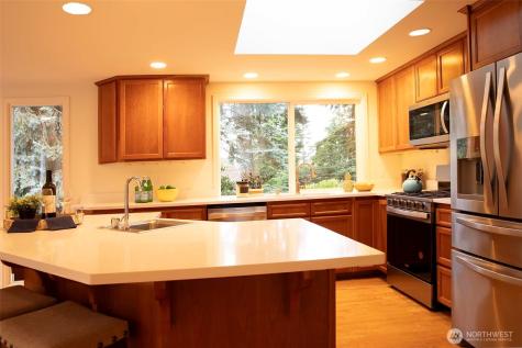 10761 Bill Point Crest NE Bainbridge Island WA 98110