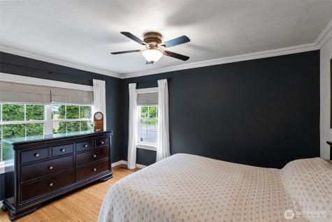 8016 E Daniels Loop Port Orchard WA 98366