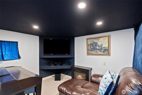 8016 E Daniels Loop Port Orchard WA 98366
