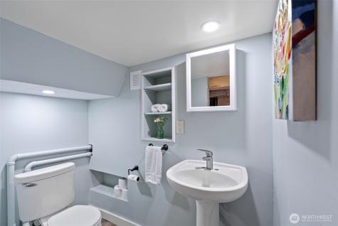 8016 E Daniels Loop Port Orchard WA 98366