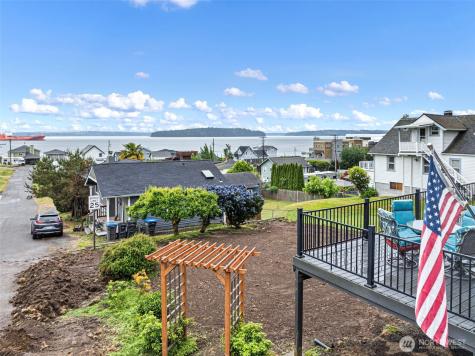8016 E Daniels Loop Port Orchard WA 98366