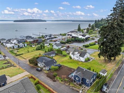 8016 E Daniels Loop Port Orchard WA 98366