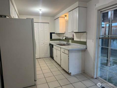 12501 SE 203 Place SE Kent WA 98031