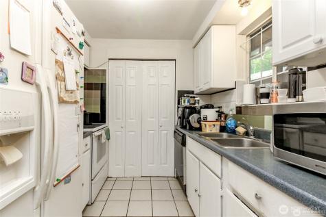 12501 SE 203 Place SE Kent WA 98031