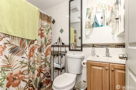 12501 SE 203 Place SE Kent WA 98031