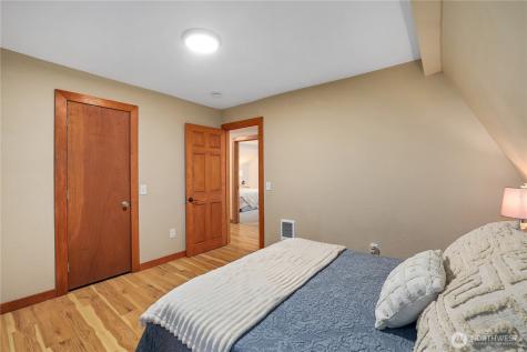7217 SE Scomanov Lane Olalla WA 98359