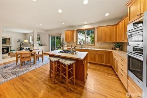 35638 8th Avenue SW Federal Way WA 98023