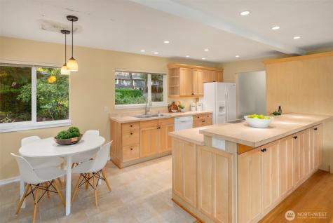 2965 74 Avenue SE Mercer Island WA 98040