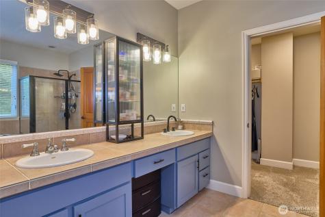 18248 240th Ave SE Maple Valley WA 98038