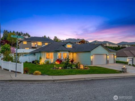 2220 Michael Brooke Wenatchee WA 98801