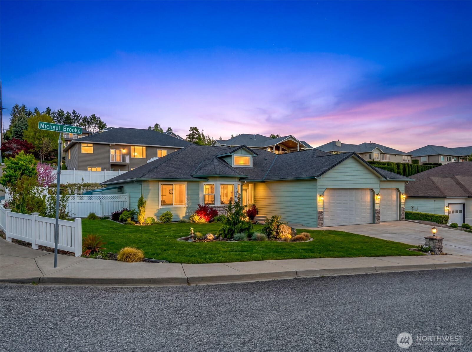 2220 Michael Brooke Wenatchee WA 98801
