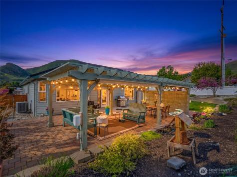 2220 Michael Brooke Wenatchee WA 98801