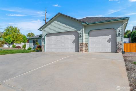 2220 Michael Brooke Wenatchee WA 98801