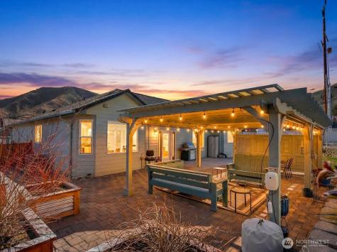 2220 Michael Brooke Wenatchee WA 98801