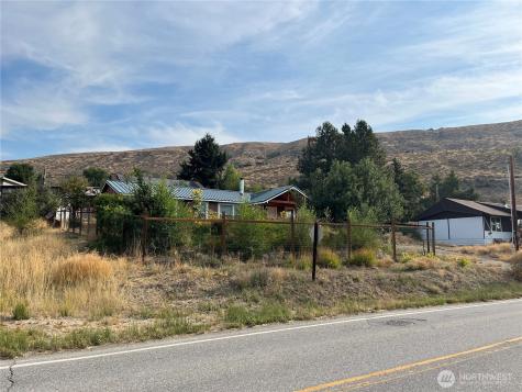 920 Castle Avenue Winthrop WA 98862