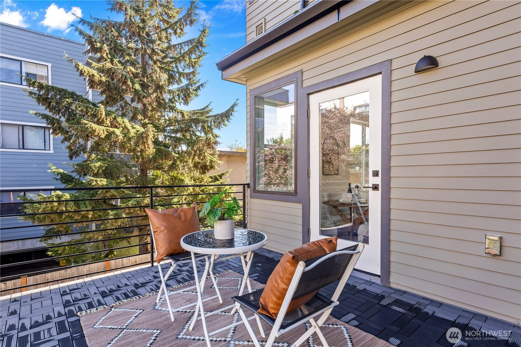 6546 Latona Avenue NE Seattle WA 98115