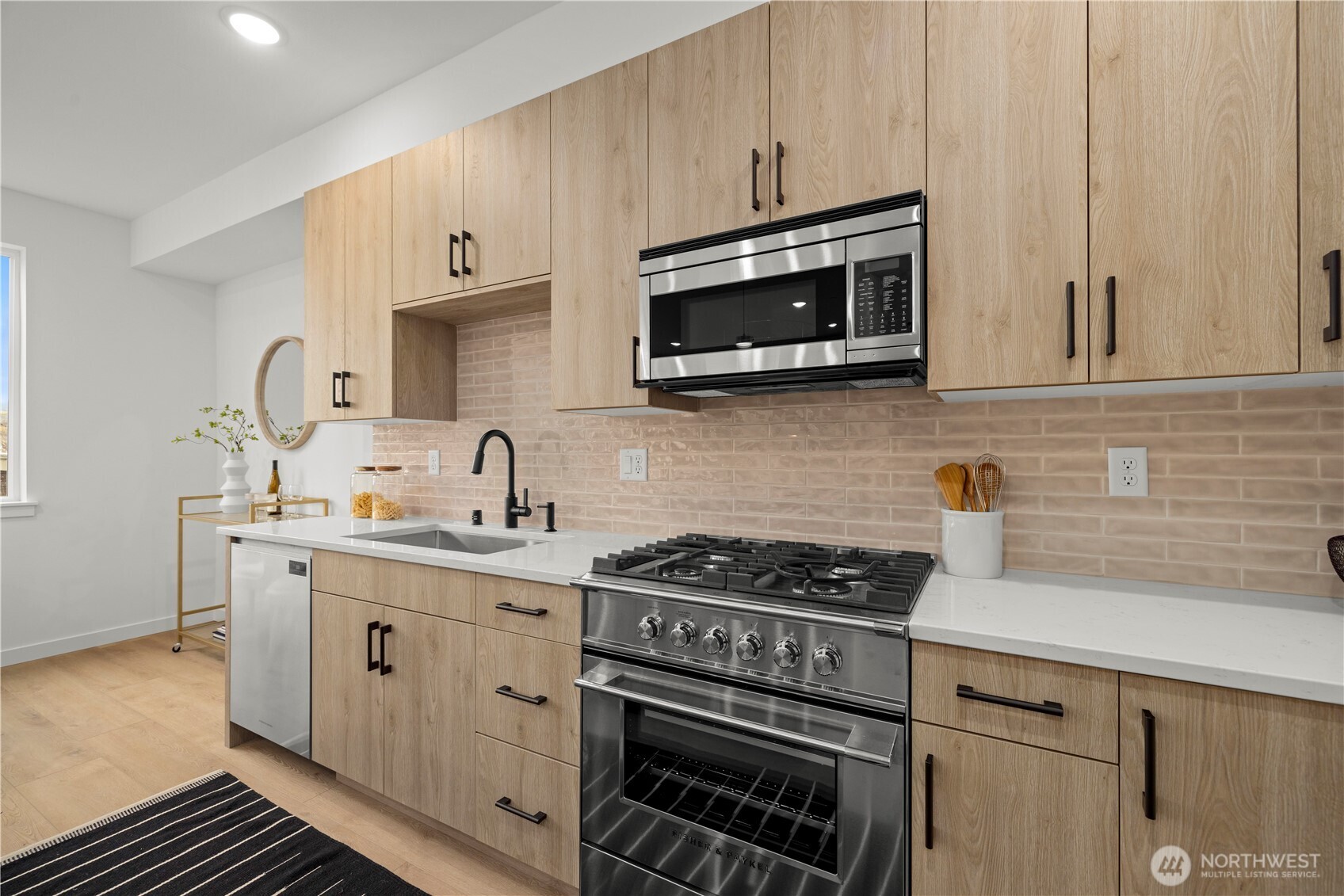 6546 Latona Avenue NE Seattle WA 98115