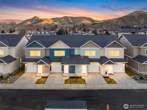 1075 Red Apple Road Wenatchee WA 98801