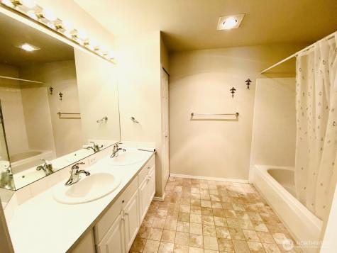 2960 142nd Place SE Bellevue WA 98007