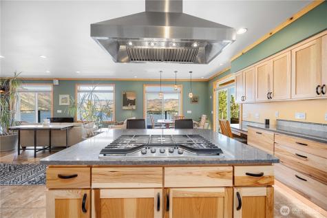 31 Cougar Crossing Lane Chelan WA 98816