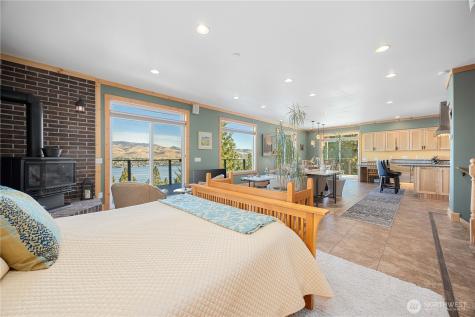 31 Cougar Crossing Lane Chelan WA 98816