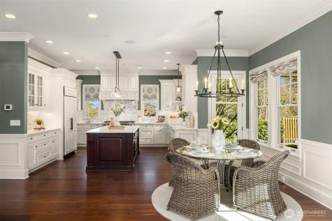 2212 77th Avenue SE Mercer Island WA 98040